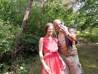 Sarah Kay Luvs While Sucking Her Bf's Fuckpole Outdoors