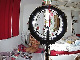 Lantaland - Hot Stunner Taunts Fun Bags On Webcam