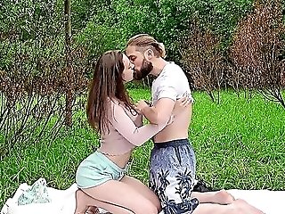 Bloke Fucks Sexy Gf In Outdoor Nature Romance